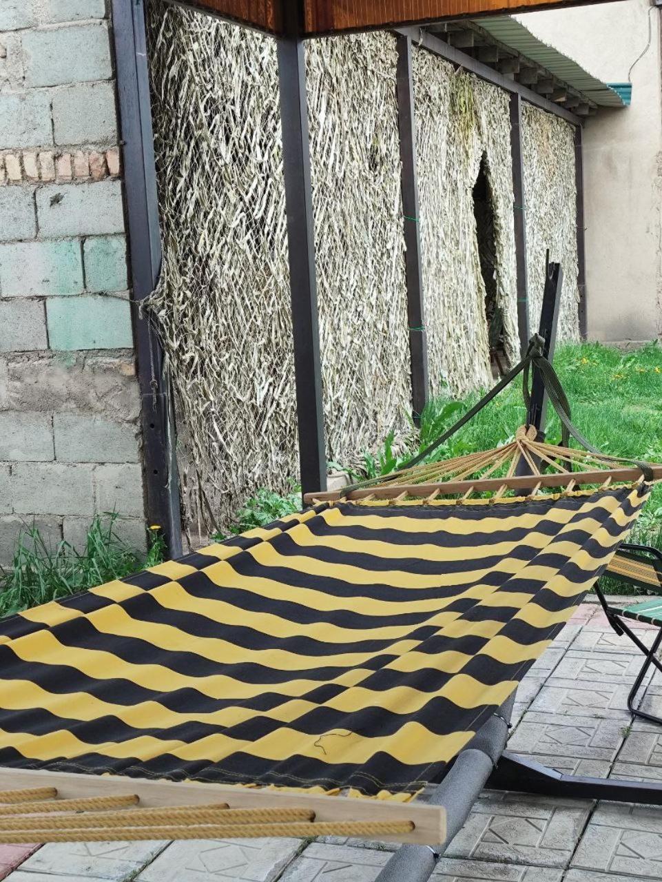Urban Monkey Tent Hostel & Bar Karakol Luaran gambar