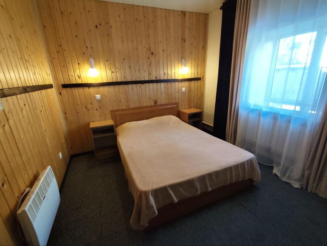 Urban Monkey Tent Hostel & Bar Karakol Luaran gambar